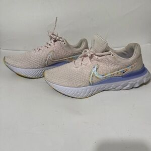Nike Women's Light Pink Athletic Shoes
